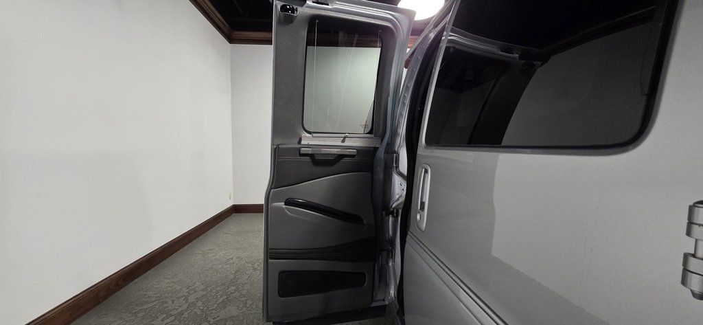Used 2019 GMC Savana 2500 Extended w/ Enhanced Convenience Package image 26