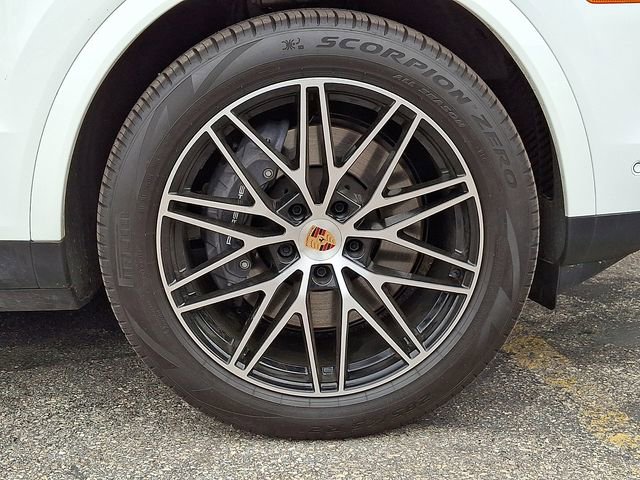 Certified 2026 Porsche Cayenne AWD/4WD image 12