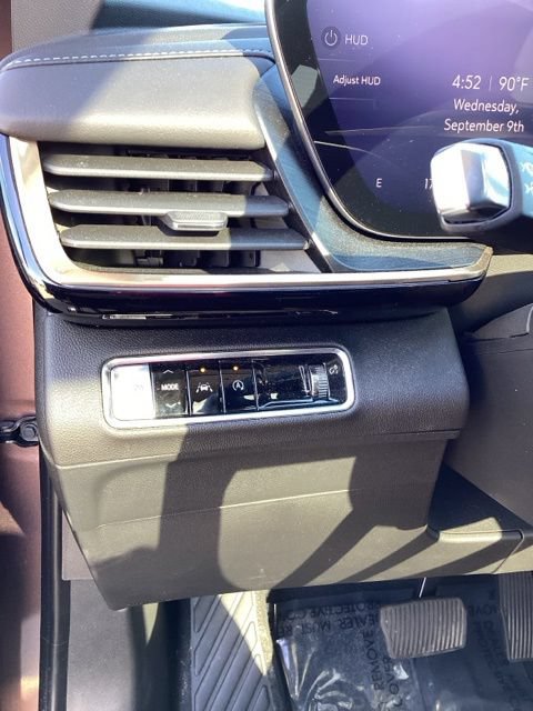 Used 2024 Buick Envision Avenir AWD/4WD image 11