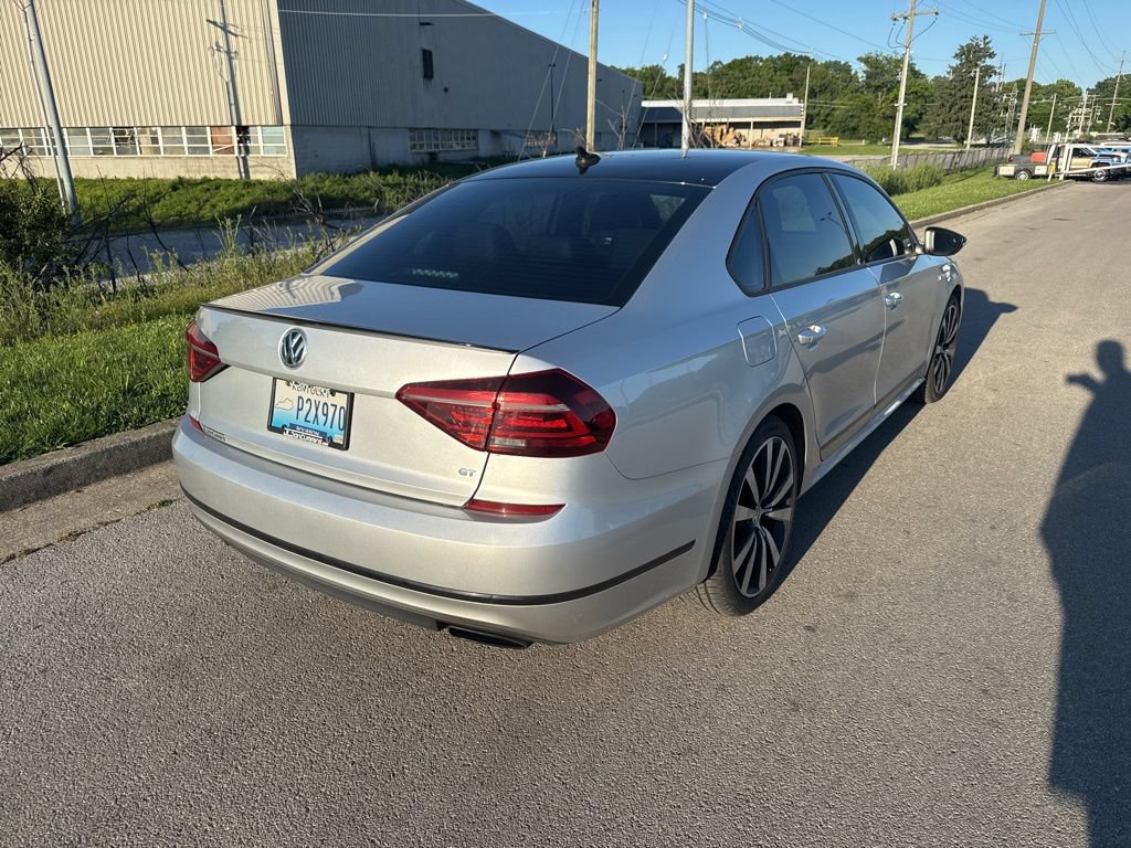 Used 2018 Volkswagen Passat 3.6 FWD image 3