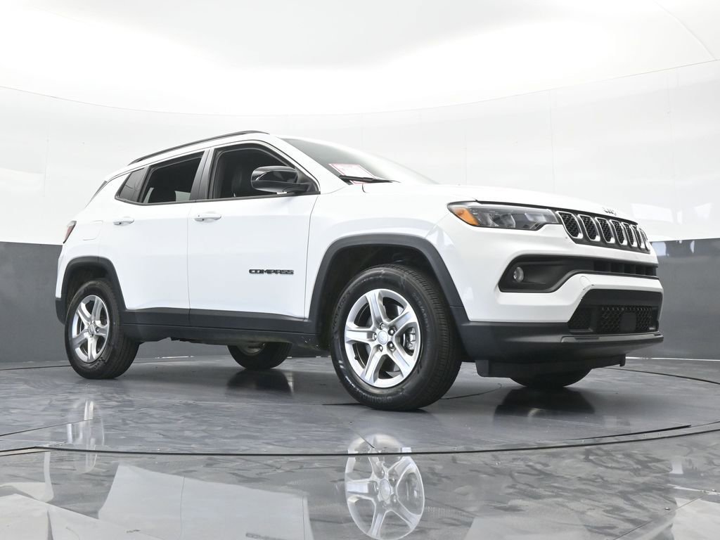 Used 2023 Jeep Compass Latitude AWD/4WD image 58