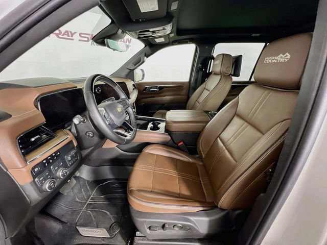 Used 2025 Chevrolet Tahoe High Country AWD/4WD image 10