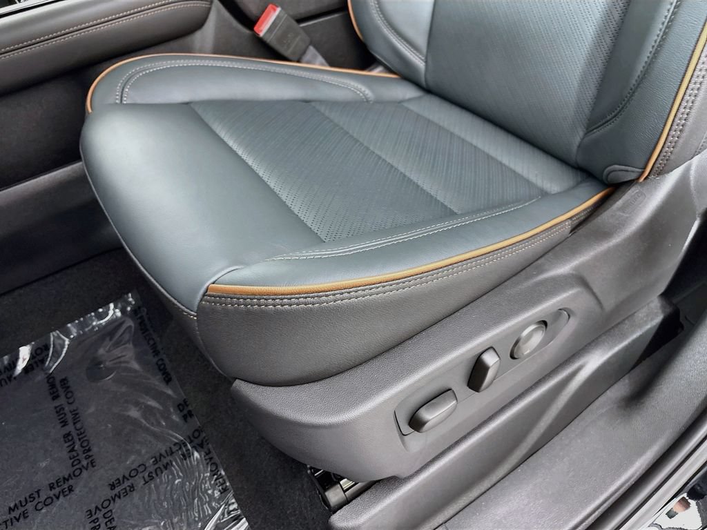 New 2026 GMC Yukon XL AT4 w/ AT4 Premium Package AWD/4WD image 19
