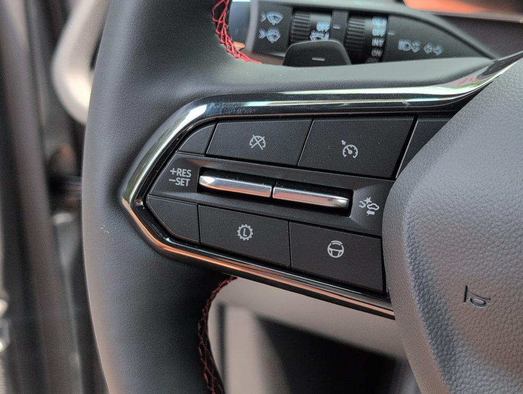 New 2026 Chevrolet Traverse RS w/ LPO, Floor Liner Package FWD image 26