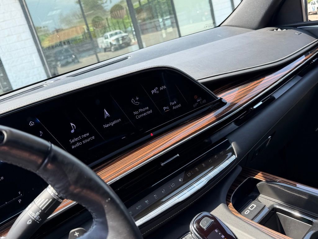 Used 2024 Cadillac Escalade Premium Luxury AWD/4WD image 25