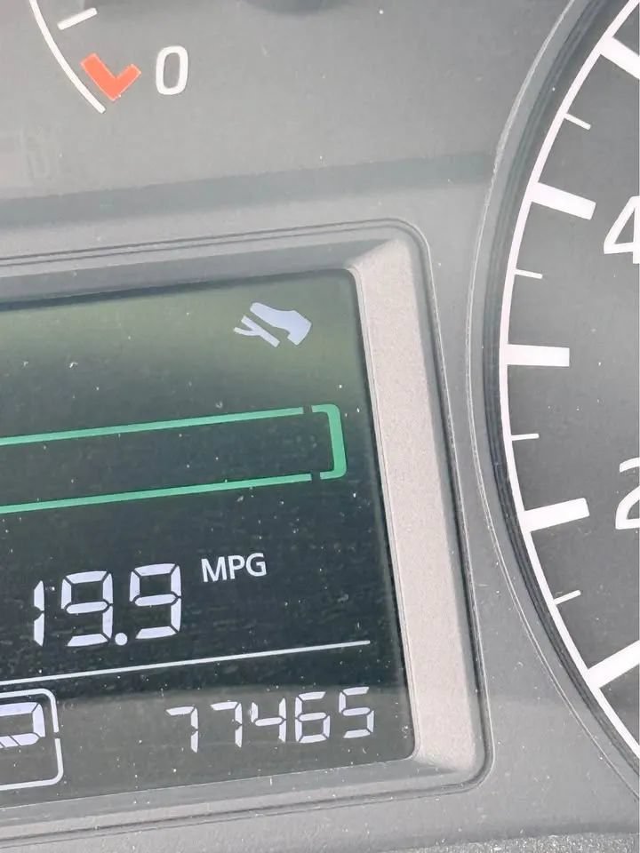 Used 2014 Nissan Sentra S FWD image 9