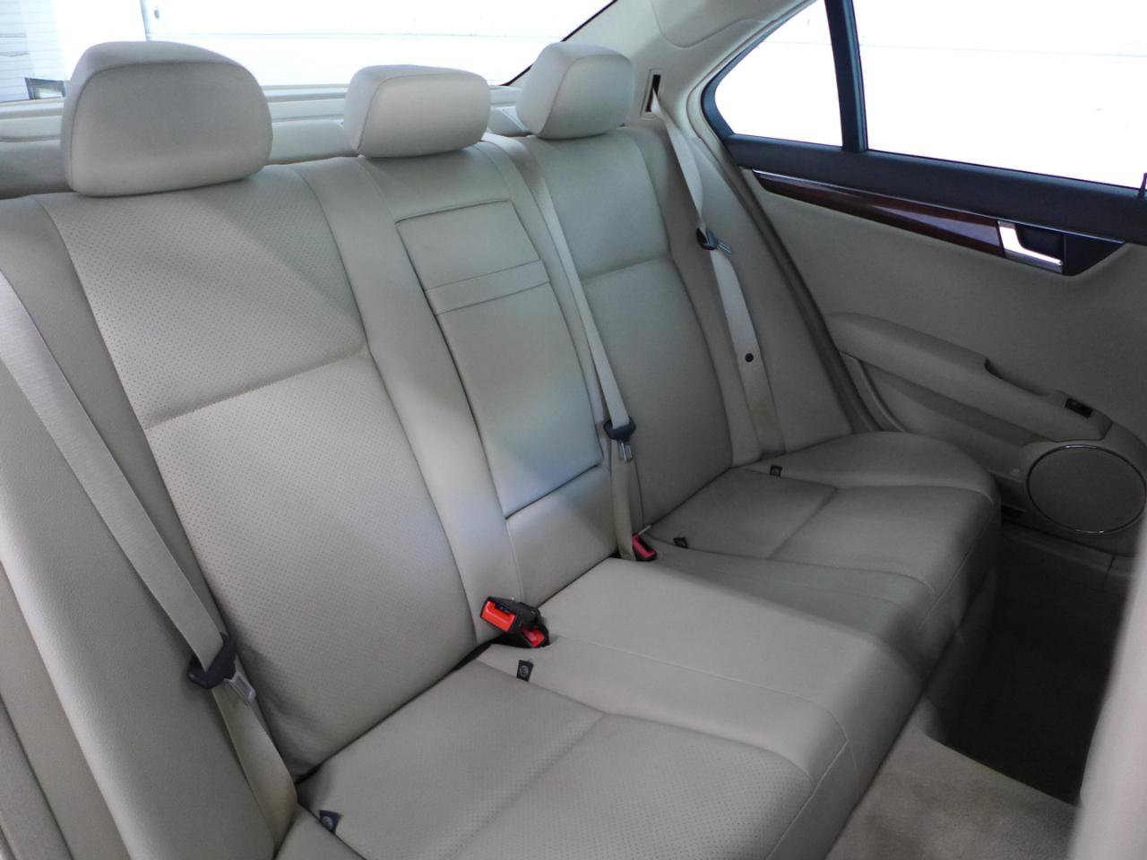 Used 2009 Mercedes-Benz C 300 4MATIC Sedan image 45
