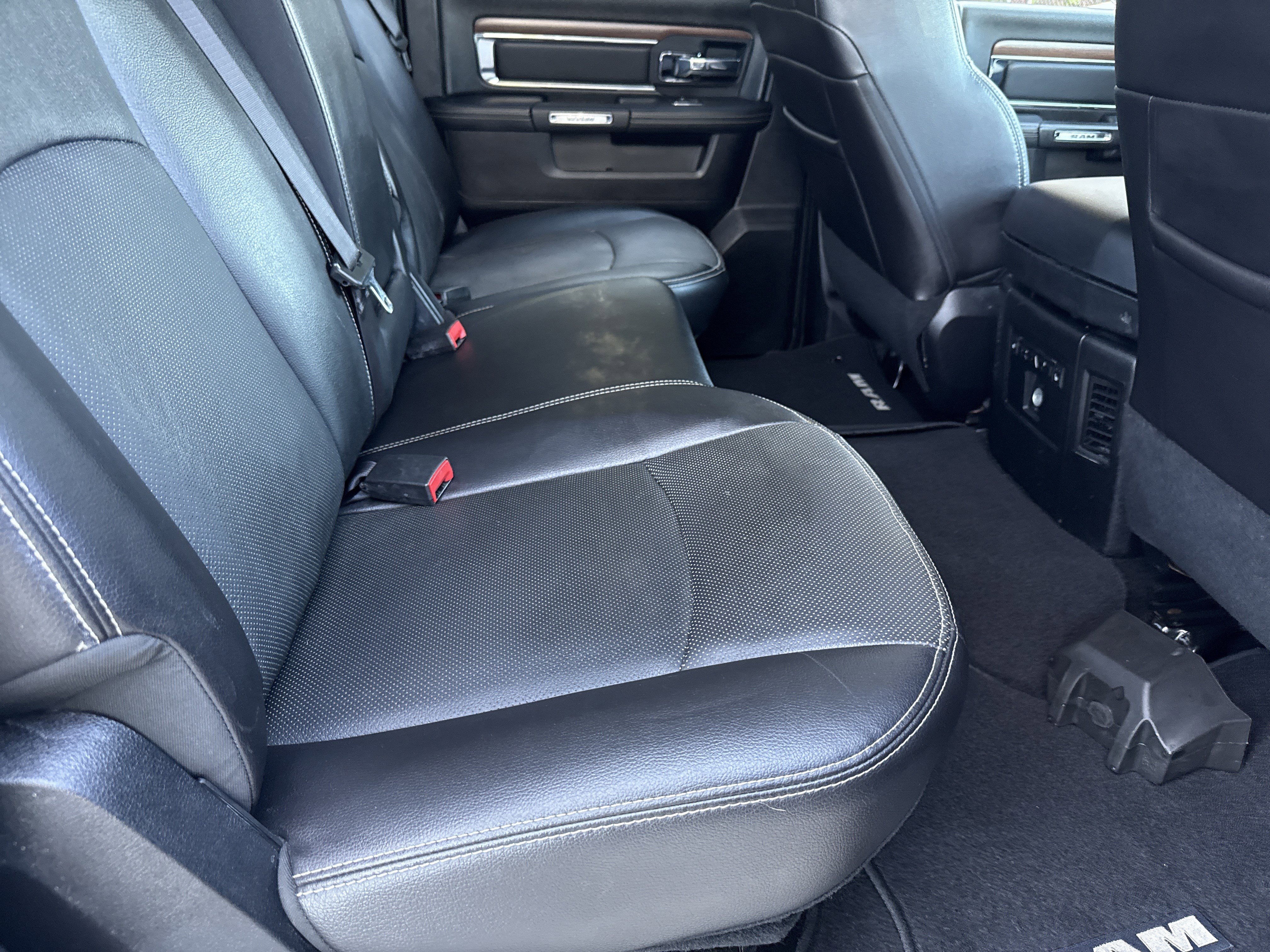 Used 2015 RAM 1500 Laramie w/ Convenience Group AWD/4WD image 16