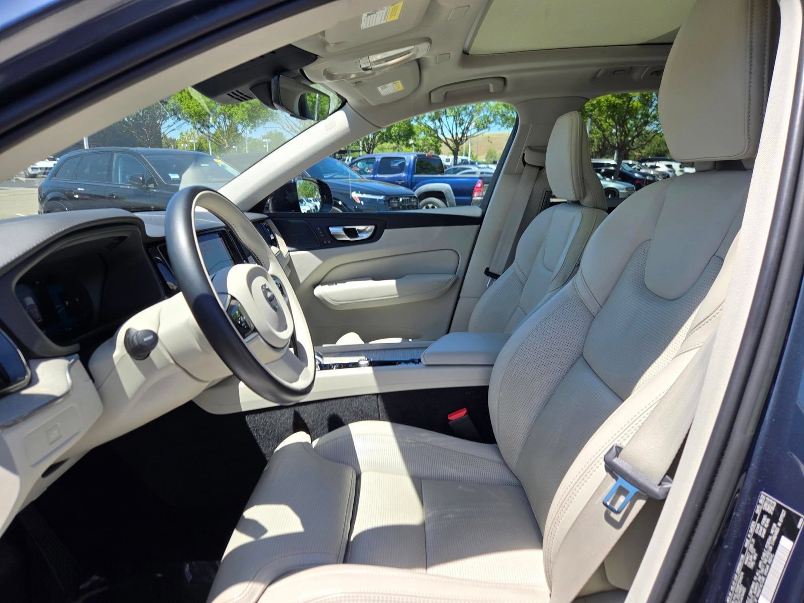 Used 2023 Volvo XC60 B5 Ultimate w/ Climate Package FWD image 27
