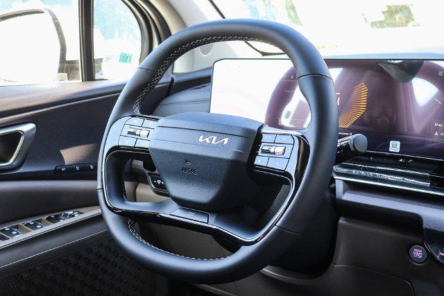 New 2027 Kia Carnival EX FWD image 8