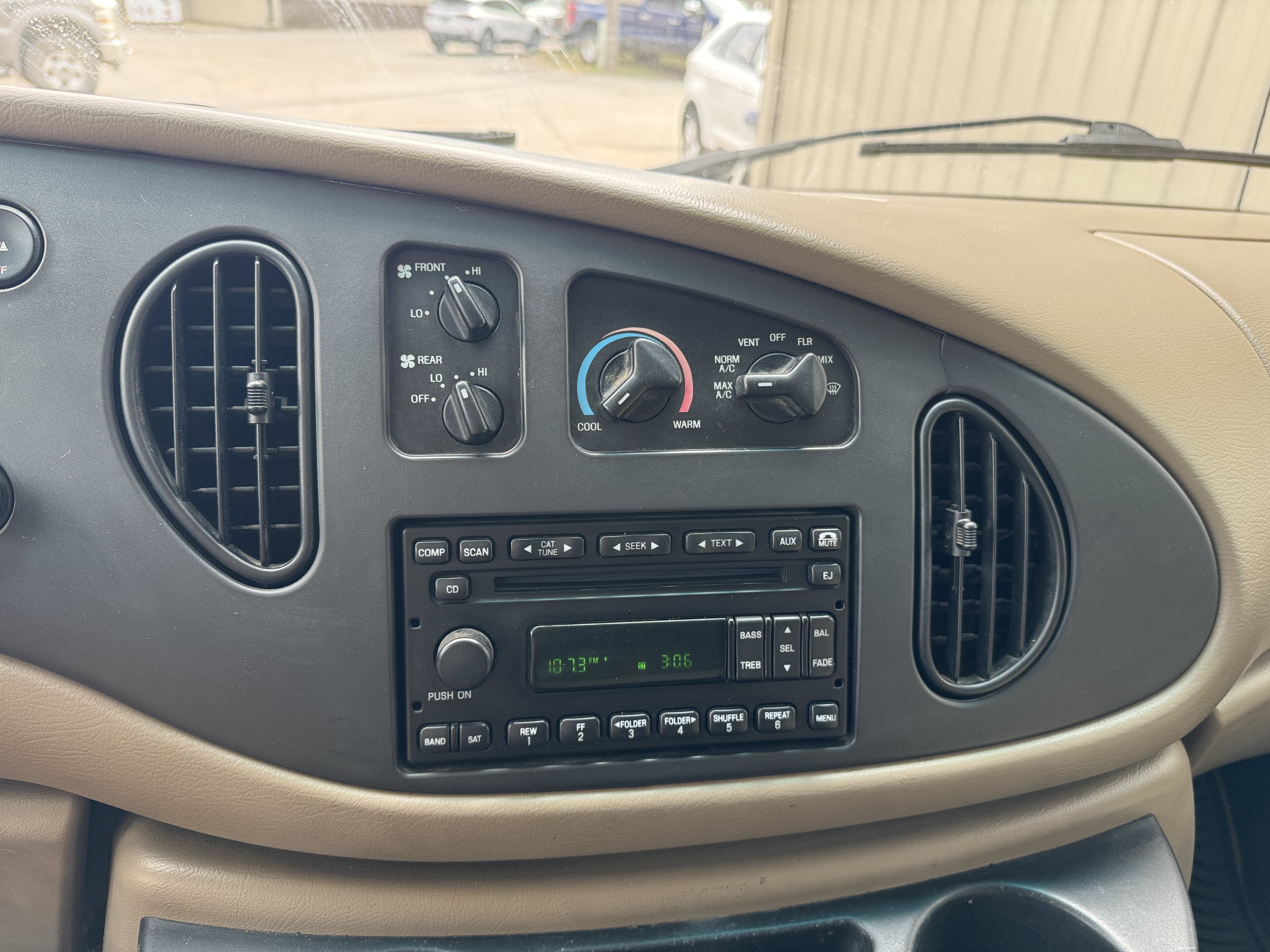 Used 2008 Ford E-350 and Econoline 350 XL RWD image 15