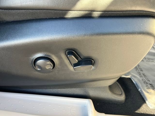 Used 2024 Chrysler Pacifica Limited image 18