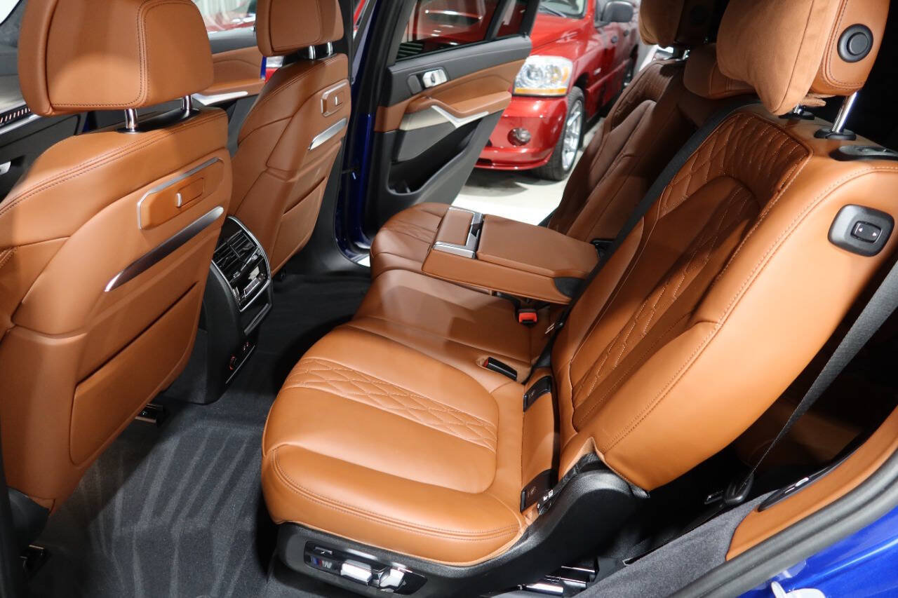 Used 2025 BMW X7 M60i AWD/4WD image 19