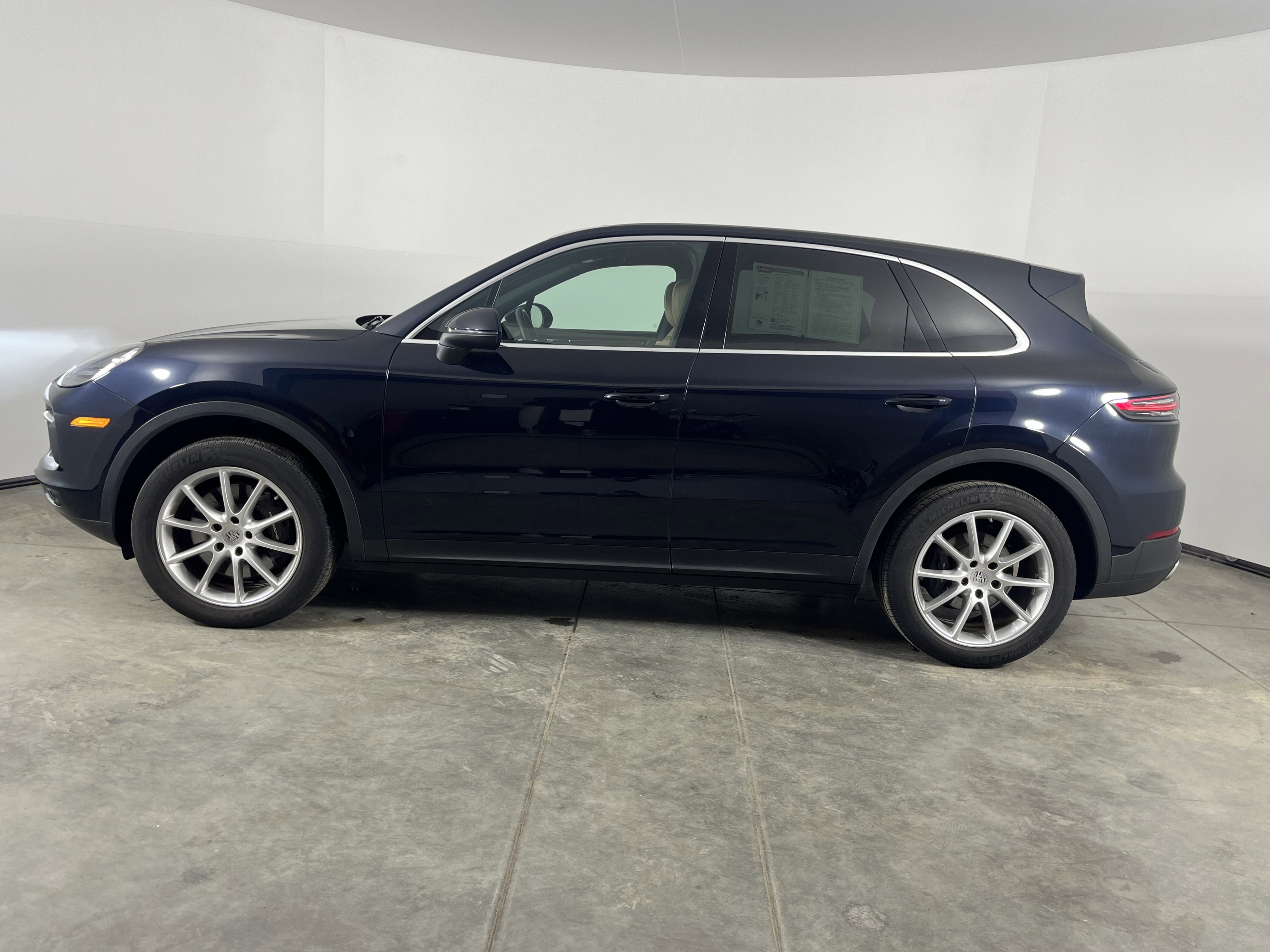 Used 2023 Porsche Cayenne image 4