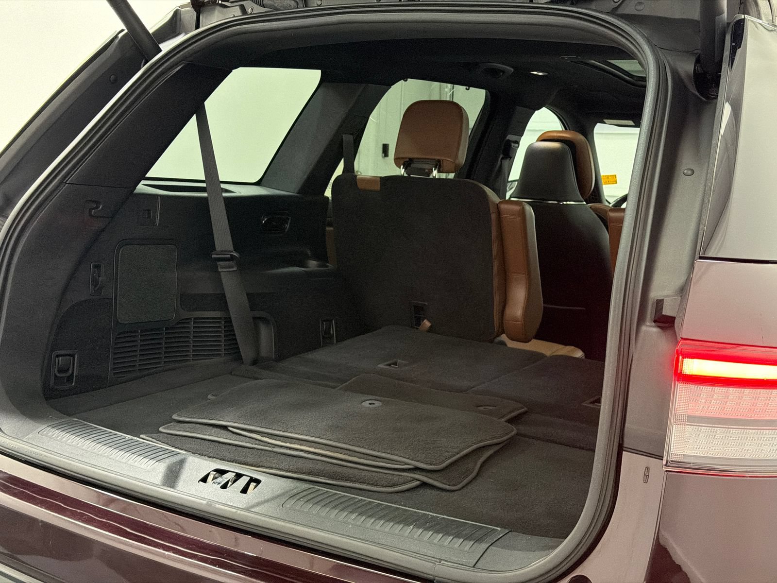 Used 2023 Lincoln Aviator Grand Touring w/ Equipment Group 301A AWD/4WD image 9