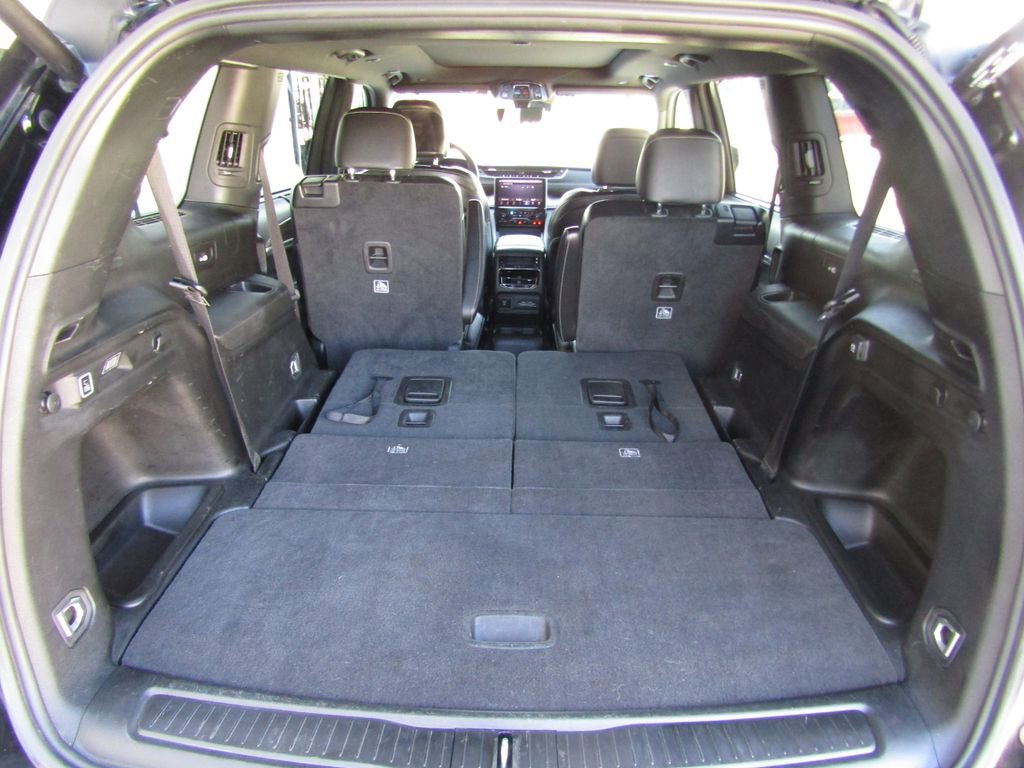 Used 2024 Jeep Grand Cherokee L Limited w/ Luxury Tech Group II image 39