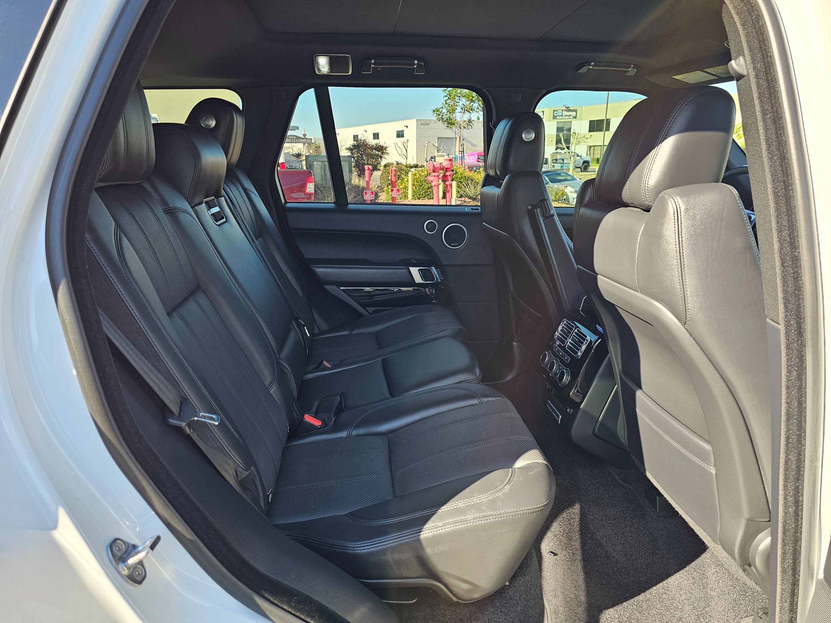 Used 2016 Land Rover Range Rover HSE image 30
