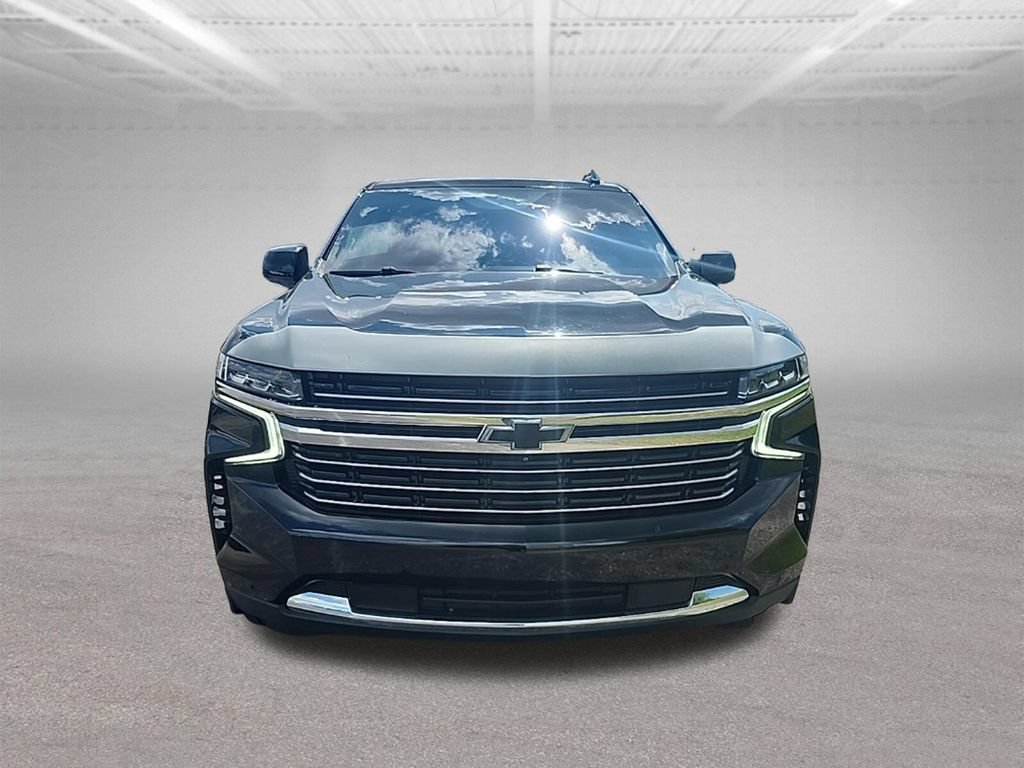 Used 2022 Chevrolet Suburban LT w/ LT Signature Plus Package AWD/4WD image 3