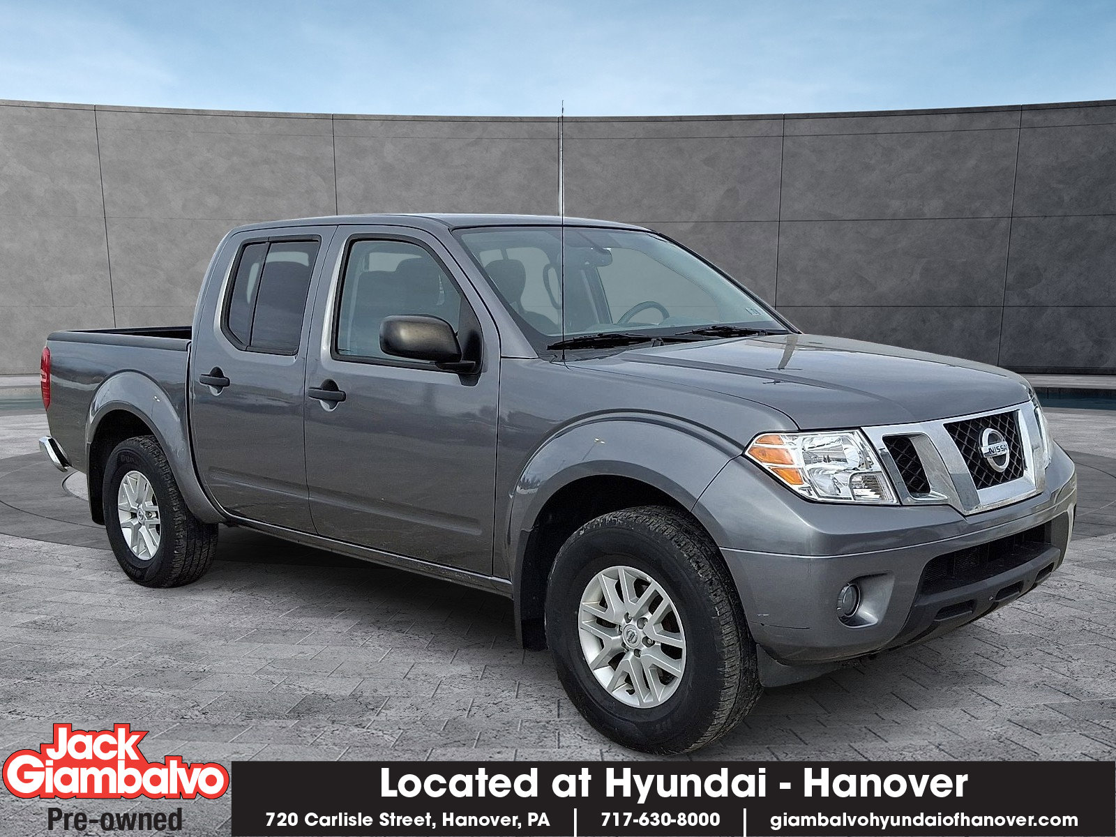 Used 2020 Nissan Frontier SV image 1