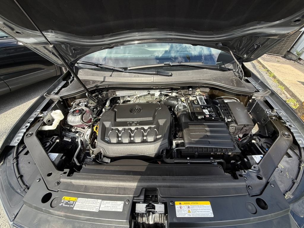 Used 2022 Volkswagen Tiguan SE R-Line AWD/4WD image 28