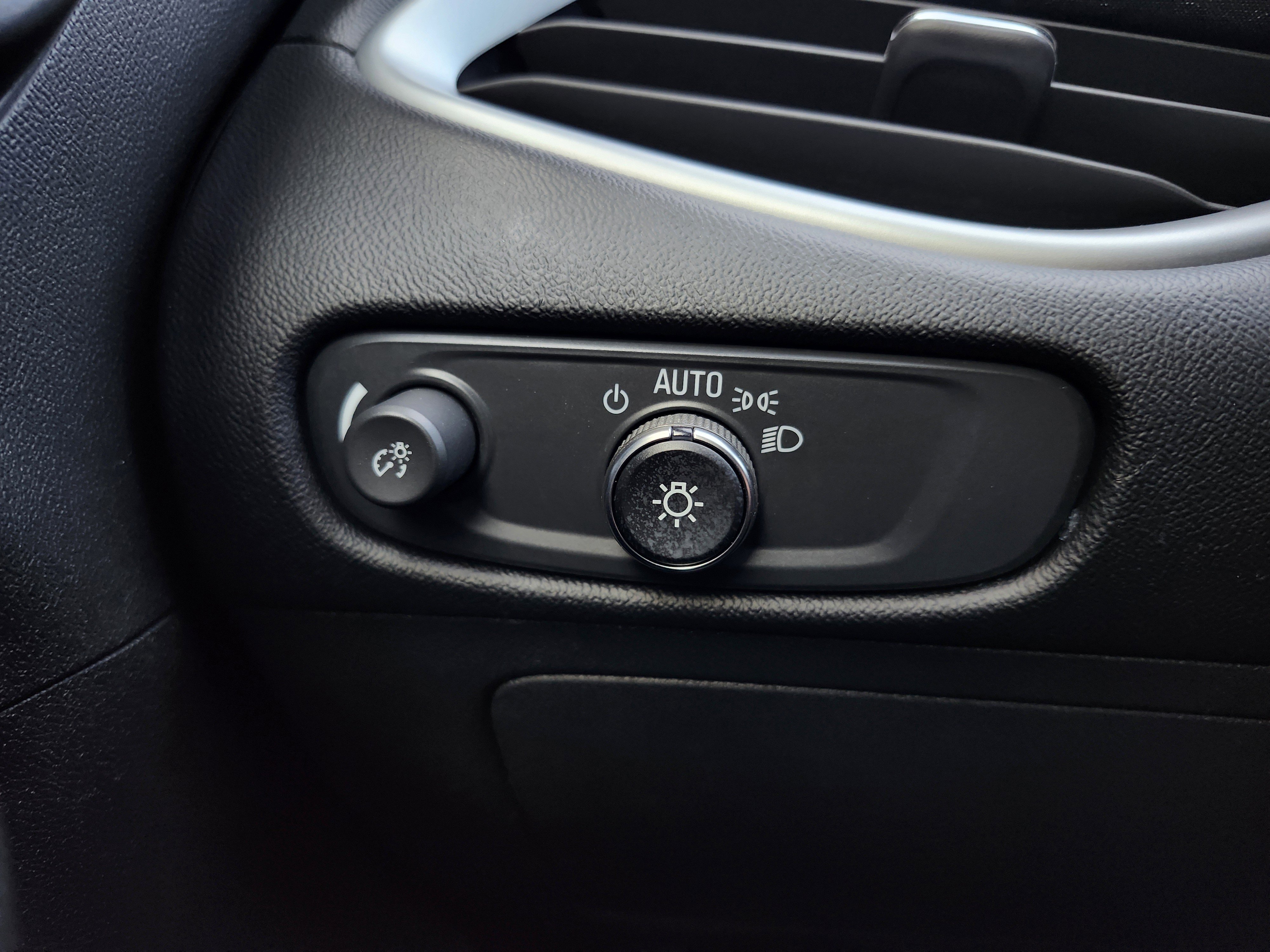 Used 2024 Chevrolet Malibu LT image 11