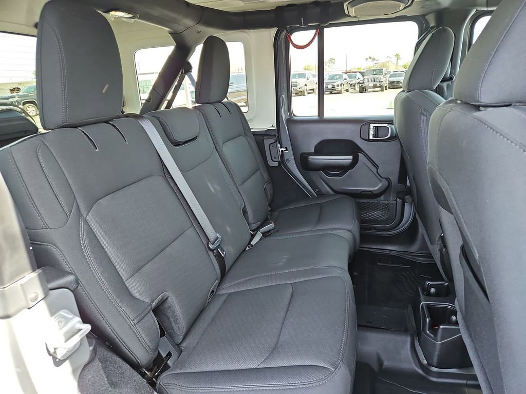 Used 2020 Jeep Wrangler Unlimited Sport image 32