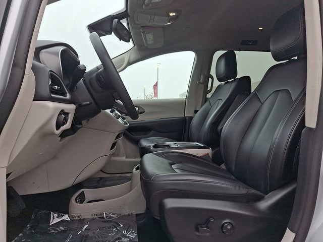 Used 2024 Chrysler Pacifica Touring-L FWD image 14