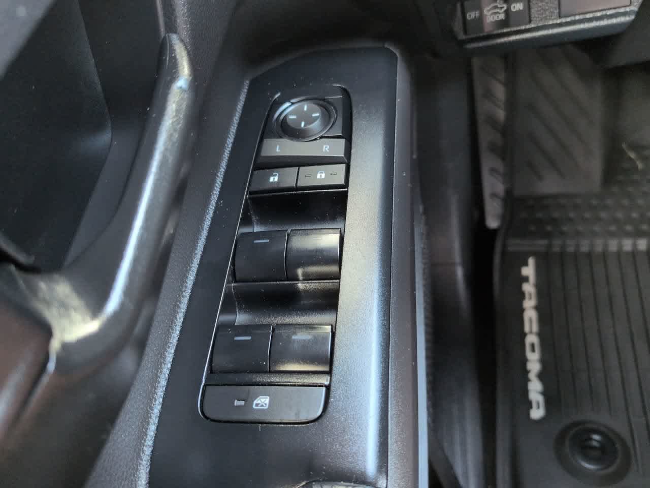 Used 2025 Toyota Tacoma SR5 AWD/4WD image 22