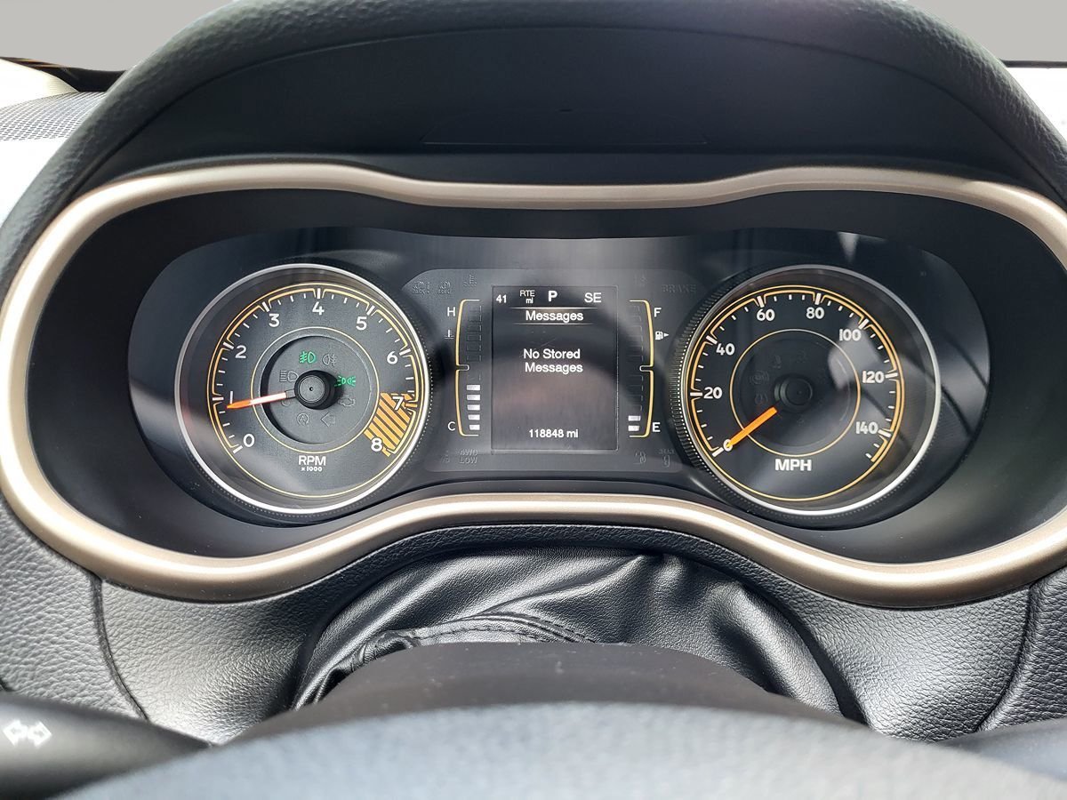 Used 2015 Jeep Cherokee Latitude w/ Cold Weather Group AWD/4WD image 25