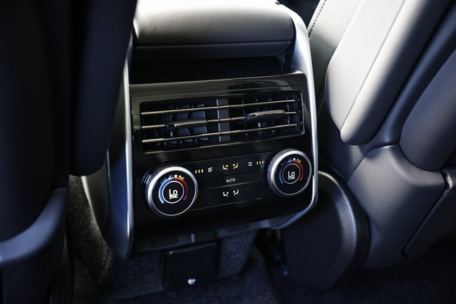 New 2025 Land Rover Range Rover Long Wheelbase SE image 34