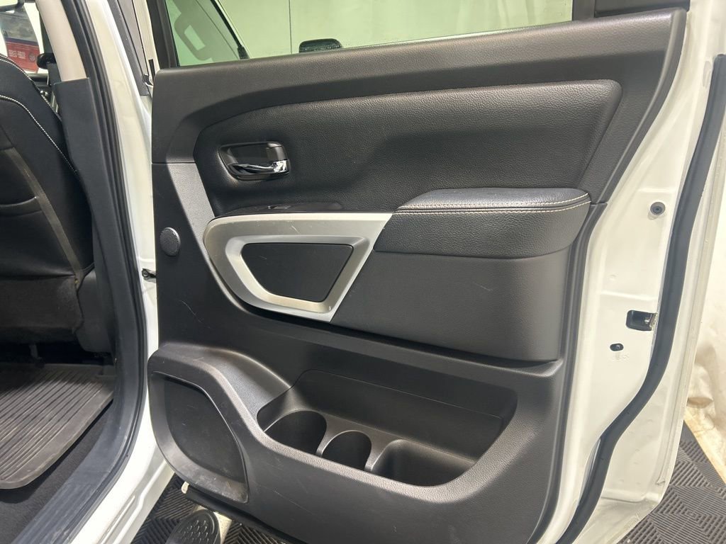 Used 2019 Nissan Titan PRO-4X AWD/4WD image 13