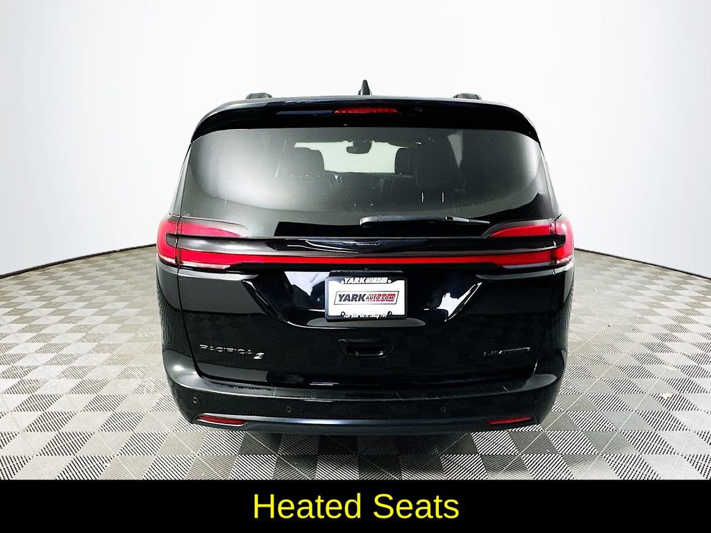 Used 2025 Chrysler Pacifica Limited FWD image 9