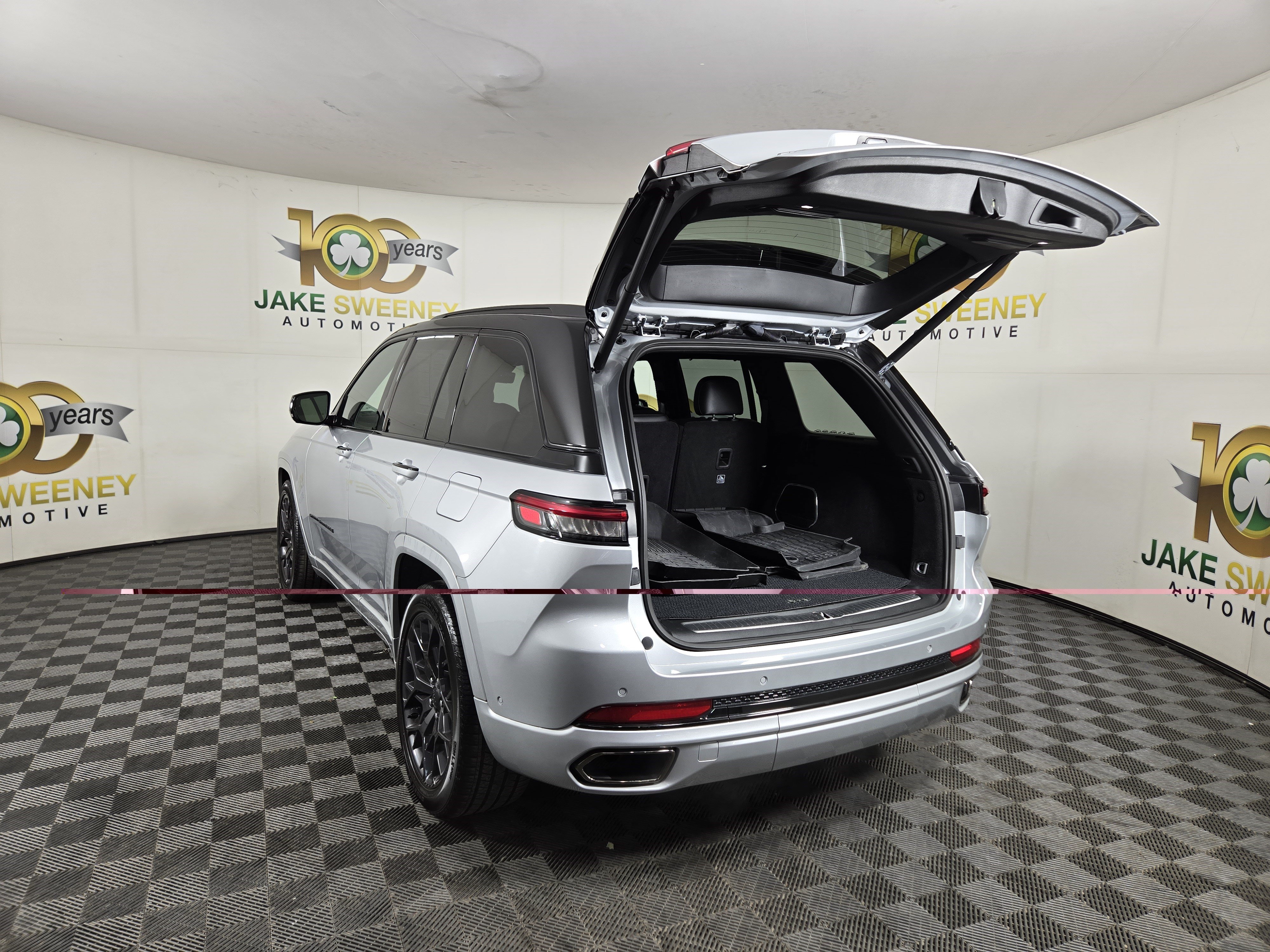 Certified 2024 Jeep Grand Cherokee Summit AWD/4WD image 34