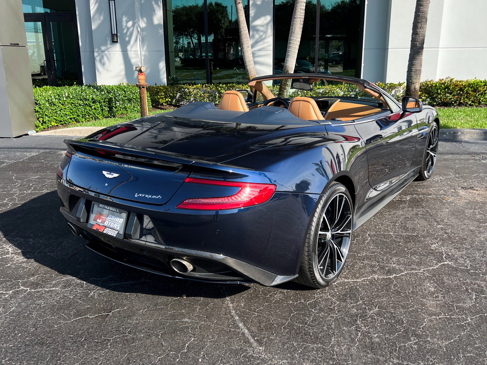 Used 2014 Aston Martin Vanquish Volante image 19