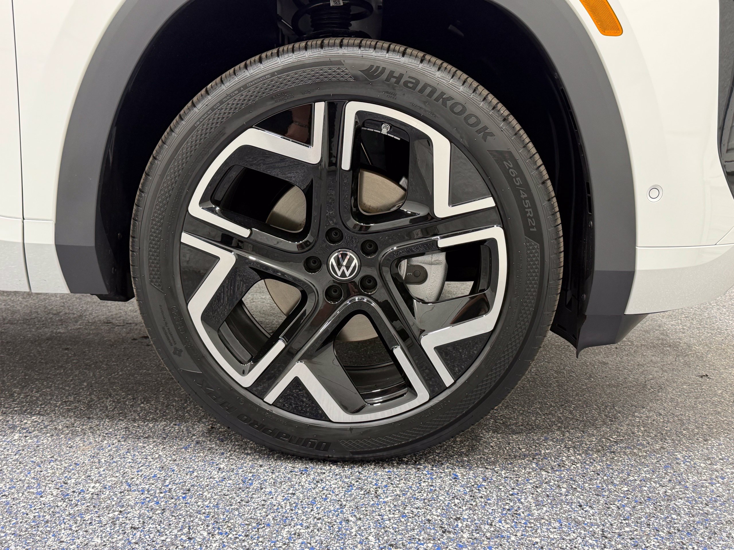New 2027 Volkswagen Atlas SEL Premium R-Line AWD/4WD image 18