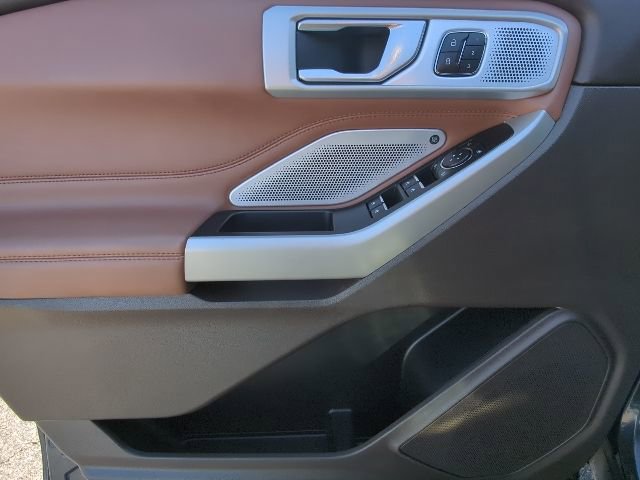 Used 2023 Ford Explorer King Ranch w/ Technology Package image 26