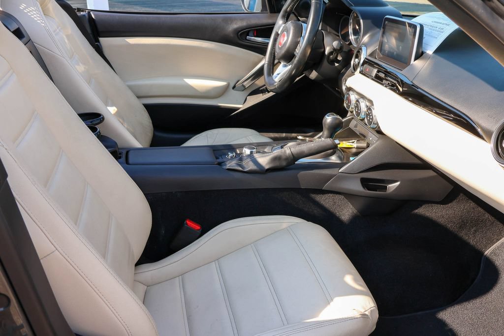 Used 2019 FIAT 124 Spider Lusso RWD image 12