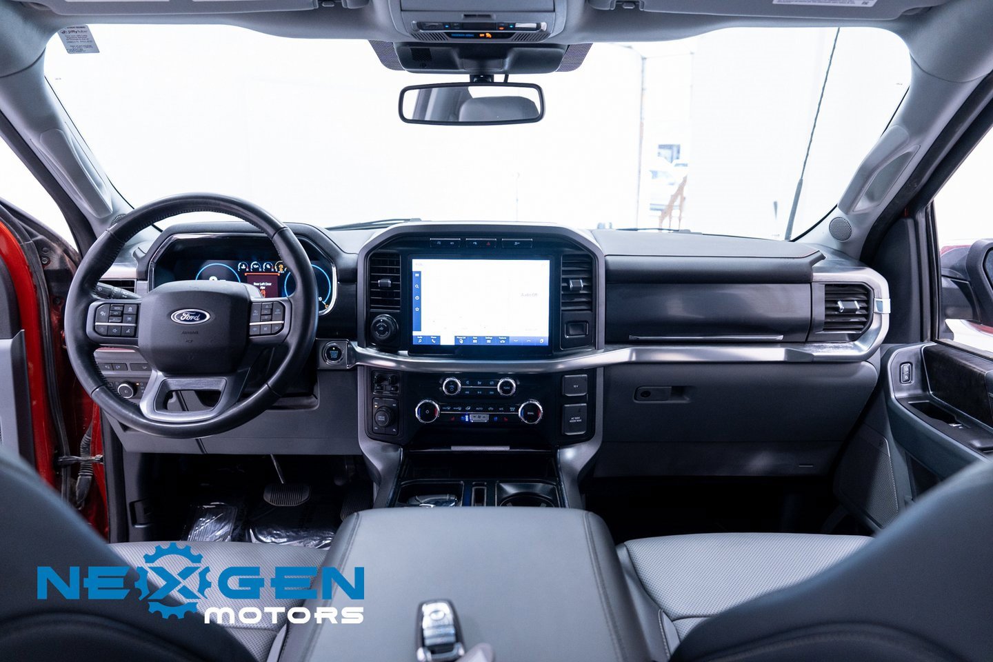 Used 2023 Ford F150 Lariat w/ Trailer Tow Package image 7