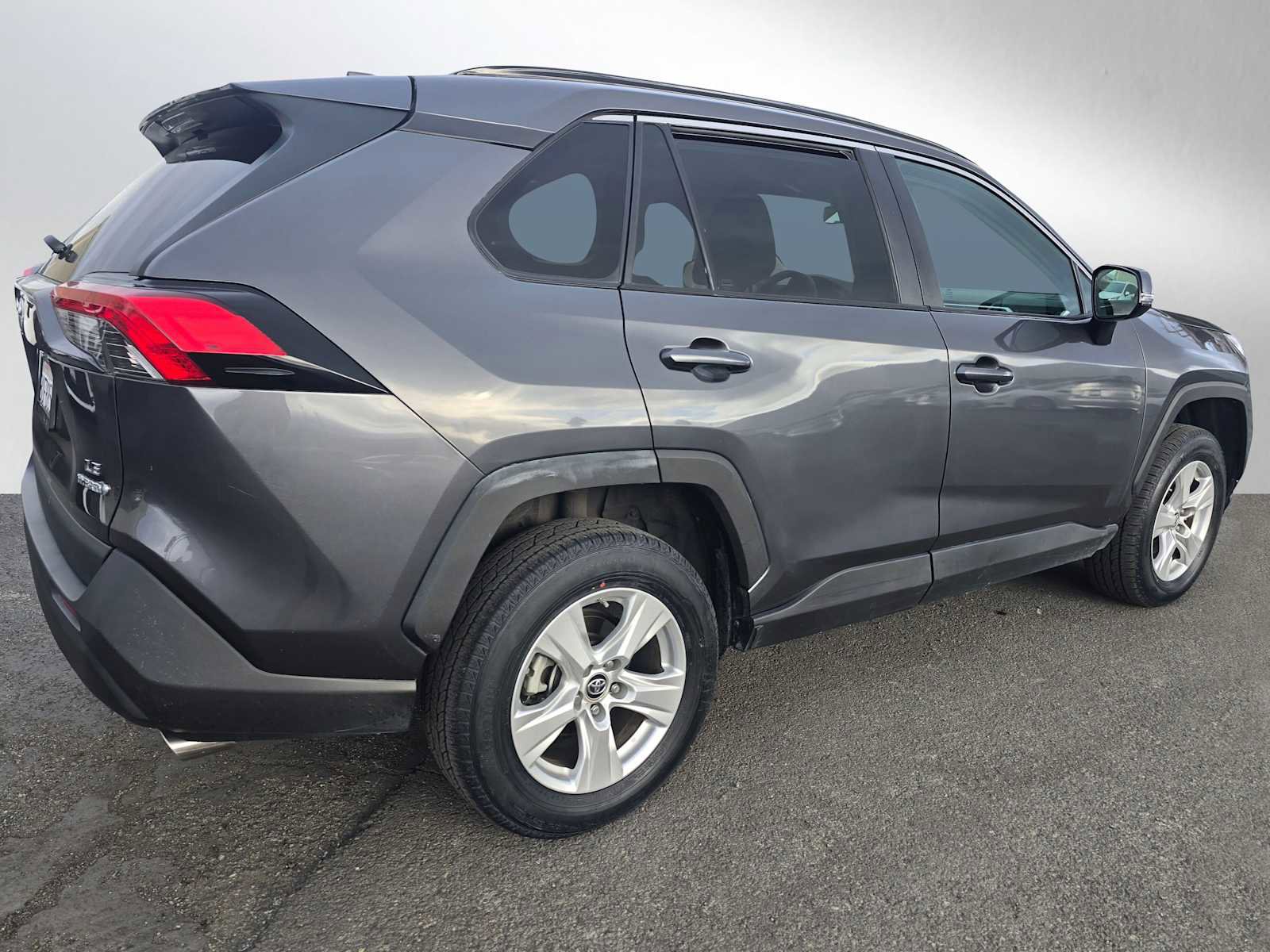 Used 2021 Toyota RAV4 LE image 3