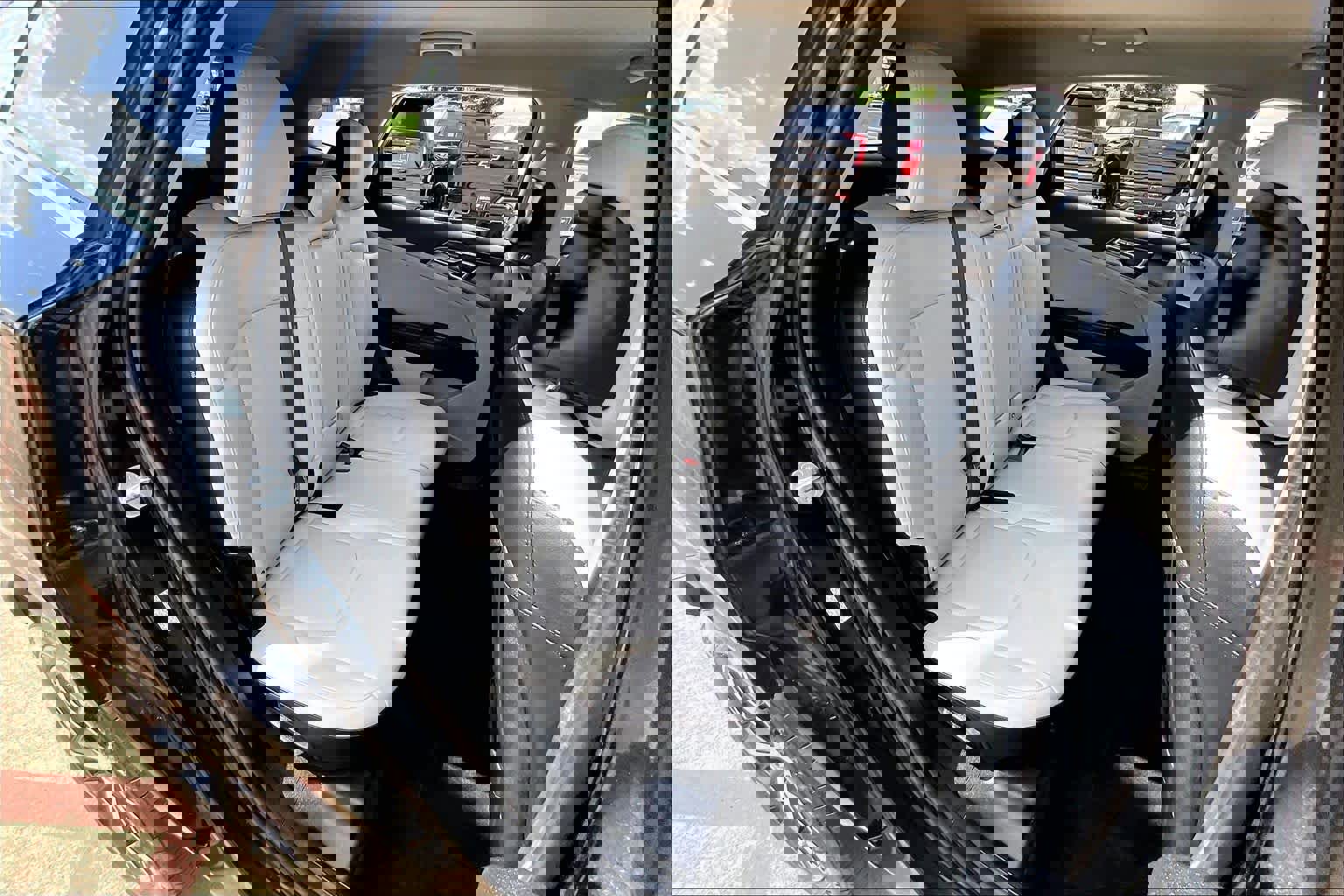 Used 2024 Kia Sportage EX image 19