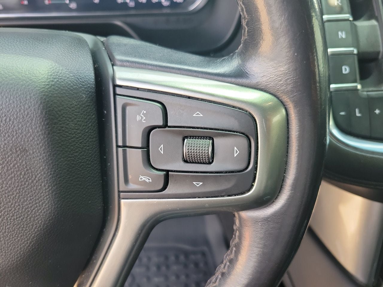 Used 2022 Chevrolet Suburban LT AWD/4WD image 21