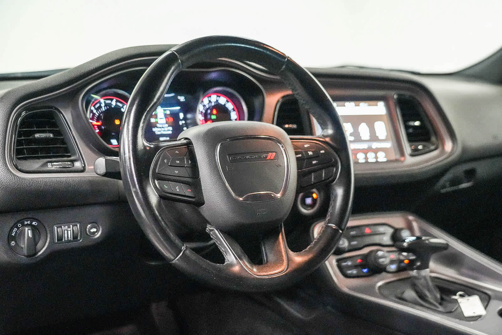 Used 2023 Dodge Challenger SXT RWD image 15