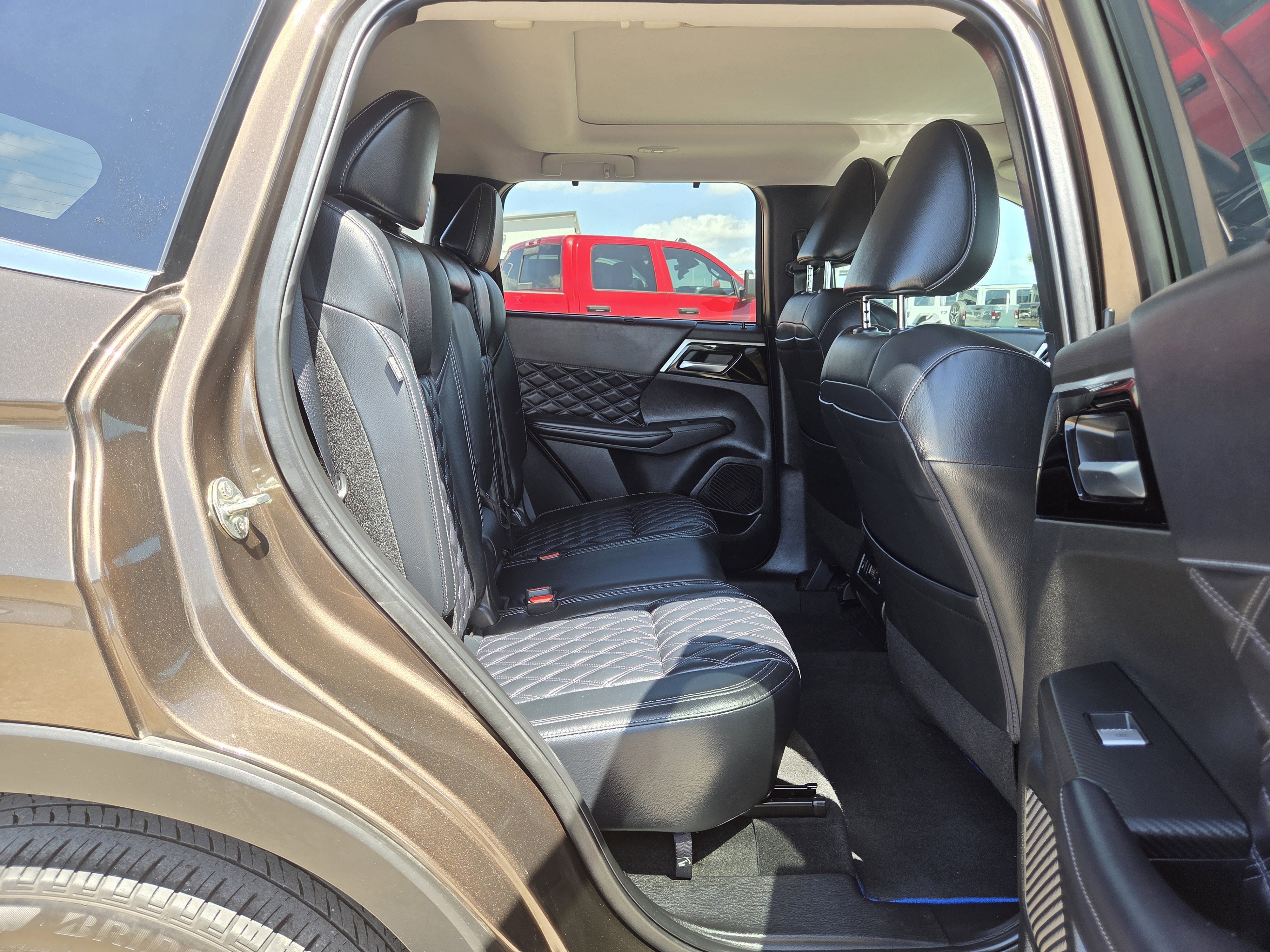 Used 2024 Mitsubishi Outlander SEL Black Edition image 16