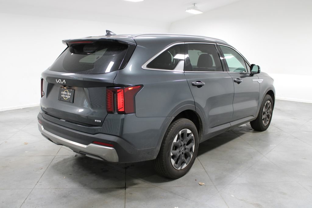 Used 2024 Kia Sorento S image 9