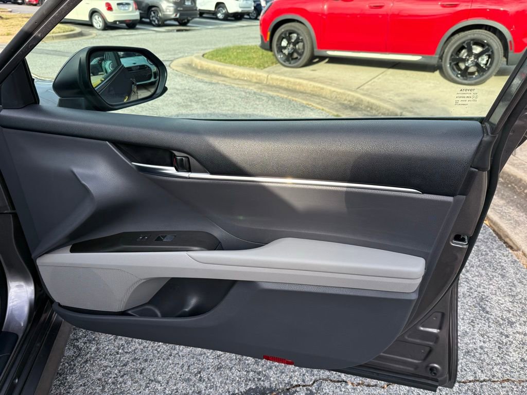 Used 2022 Toyota Camry LE image 31