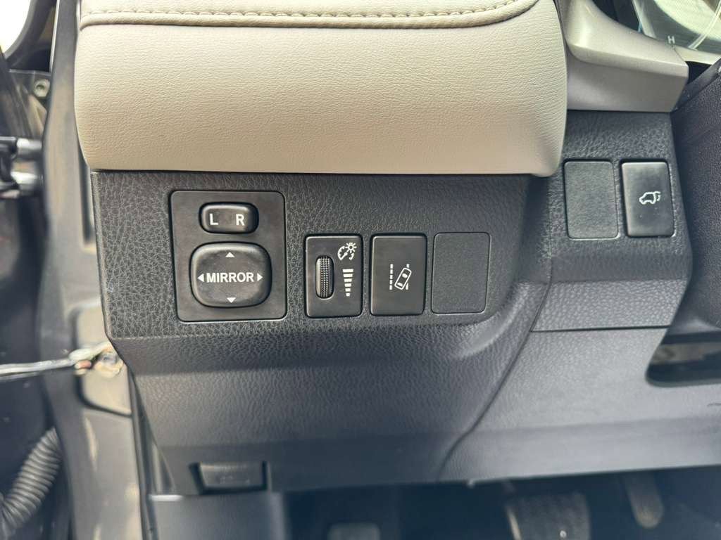 Used 2017 Toyota RAV4 XLE w/ Carpet Mat Package AWD/4WD image 12