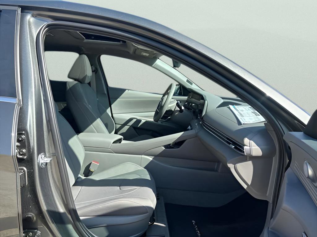 Used 2025 Hyundai Elantra SEL image 42