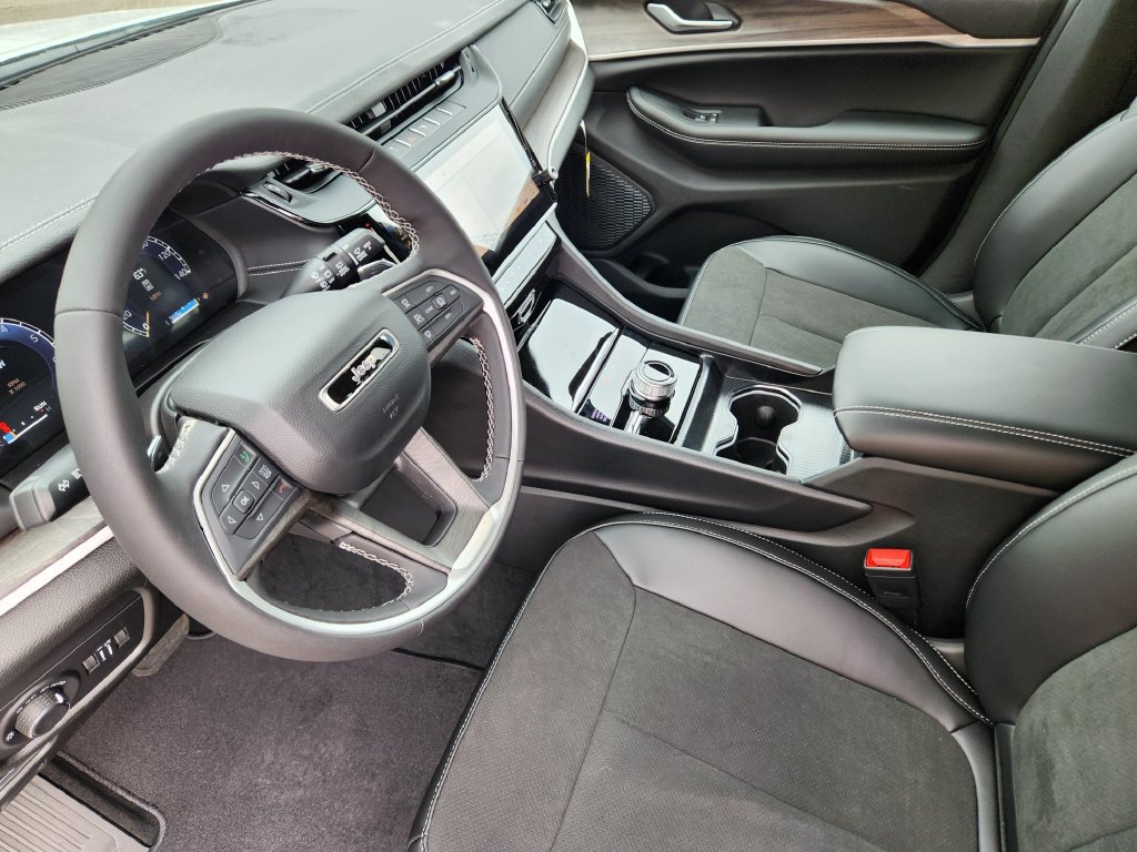 New 2026 Jeep Grand Cherokee Altitude AWD/4WD image 7