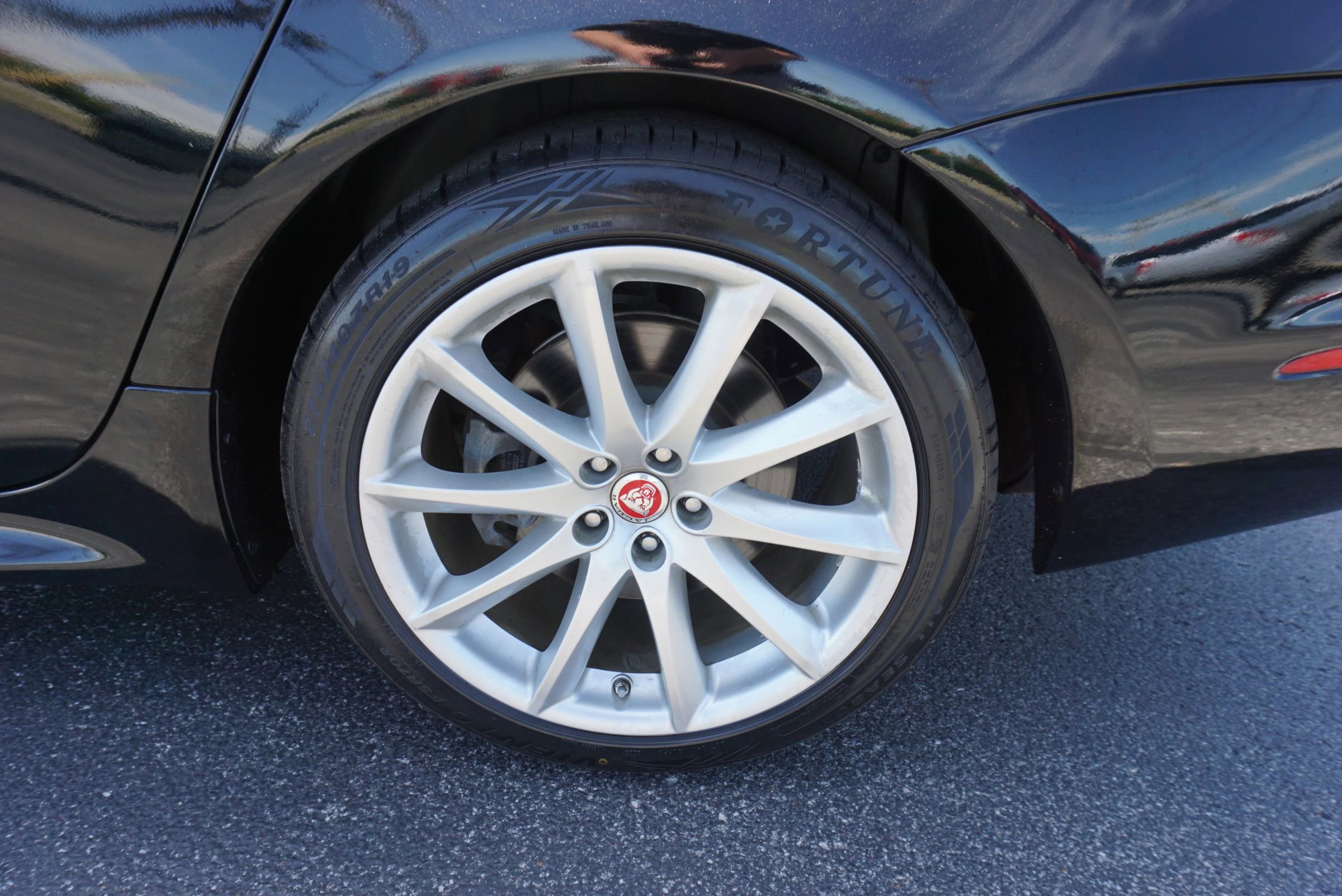 Used 2016 Jaguar XJ R-Sport RWD image 40
