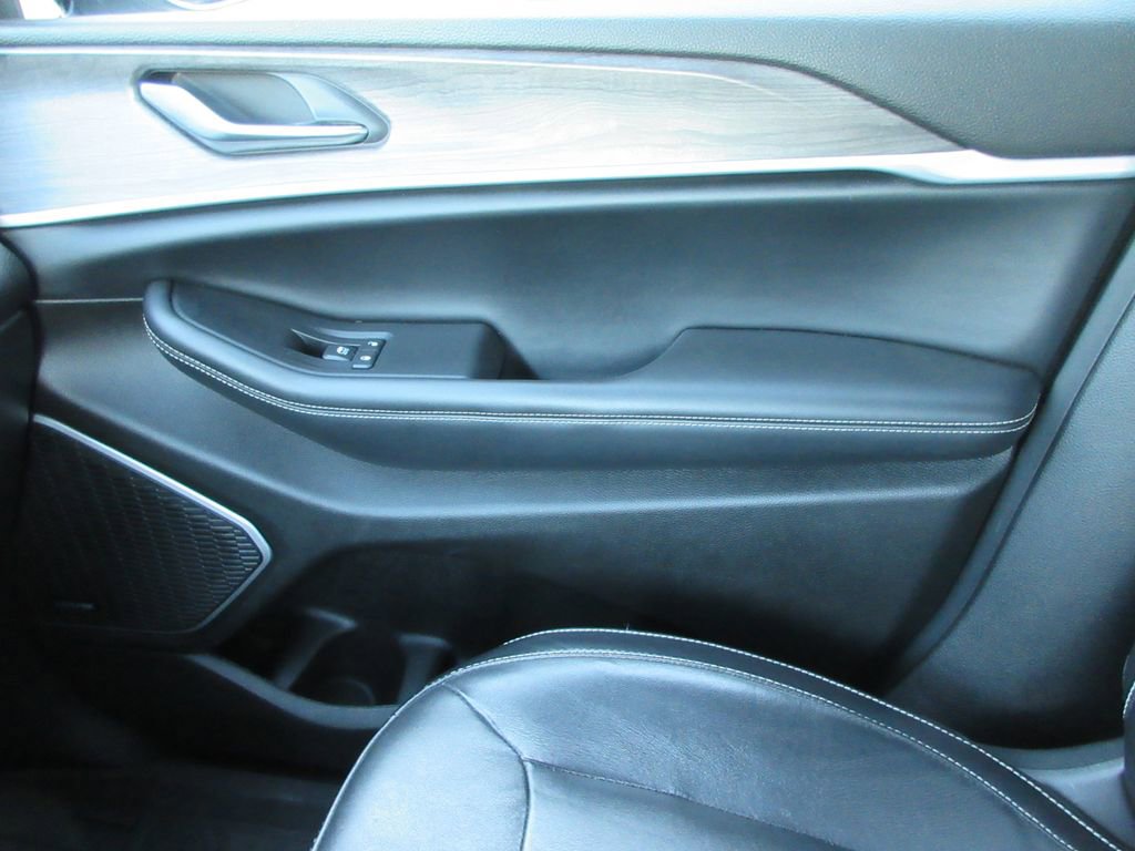 Used 2022 Jeep Grand Cherokee L Limited AWD/4WD image 37